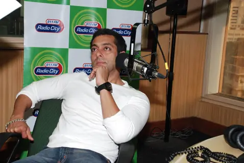 Salman Khan Promotes Veer at Radiocity in Bandra