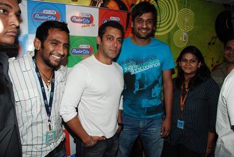 Salman Khan Promotes Veer at Radiocity in Bandra