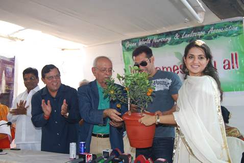 Salman Khan inaugurated an Exibition of Nursery plants & flowers on 7 Jan 2010 in Mumbai