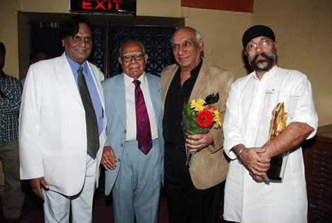 Yash Raj Chopra pray tribute to Mahendra Kapoor