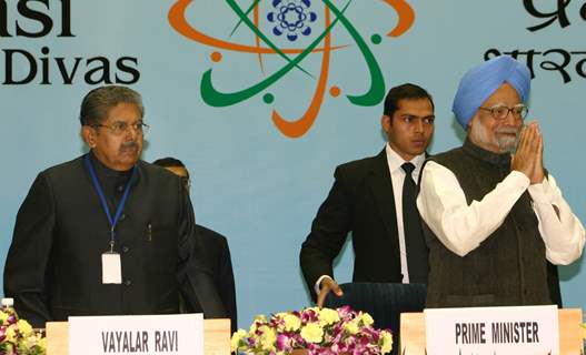 Prime Minister Dr Manmohan Singh inaugurating the '''' 8th Pravasi Bharatiya Divas'''' in New Delhi on Friday