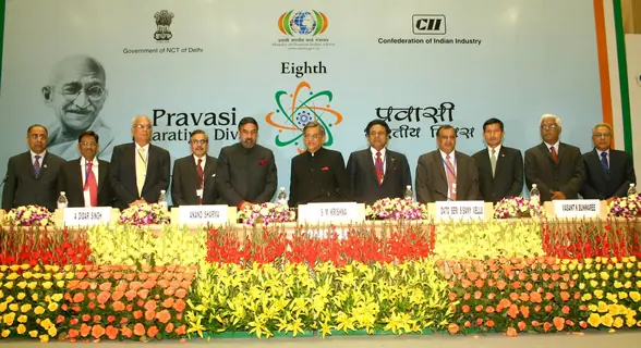 Minister for External Affairs S M Krishna , Minister for Commerce and Industry Anand Sharma and Malaysian National Congress, President Dato Seri S Samy Vellu with the delegates at the inaugural of '''' 8th Pravasi Bharatiya Divas'''' in New Delhi on