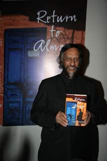 Nobel laureate, RK Pachauri launches his book &quot;Return to Almora&quot; at Taj