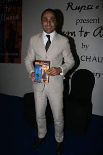 Bollywood actor Rahul Bose at the launch of Pachauri''s book &quot;Return to Almora&quot; at Taj