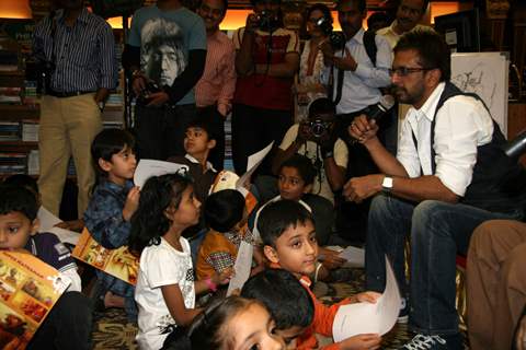 Javed Jaffrey at Karadi tales story telling session at Landmark