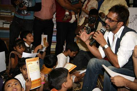 Javed Jaffrey at Karadi tales story telling session at Landmark