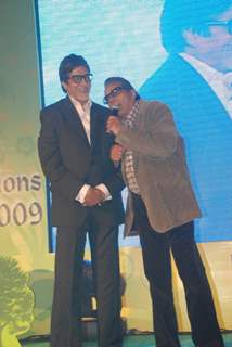 Amitabh Bachcan and Dharmendra at Lions Gold Awards in Bhaidas Hall