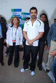 John promotes Mumbai Marathon at WTC