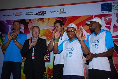 John promotes Mumbai Marathon at WTC