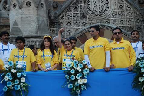 Tina Ambani, Akshay Kumar and Gulshan Grover at Marathon High Res in Mumbai