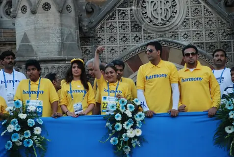 Tina Ambani, Akshay Kumar and Gulshan Grover at Marathon High Res in Mumbai