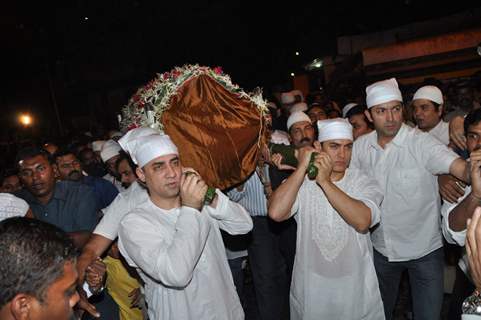 Aamir Khan father funeral pic