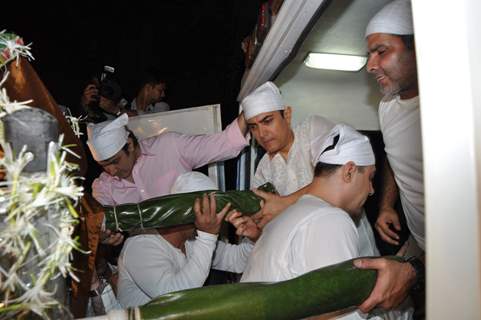 Aamir Khan father funeral pic