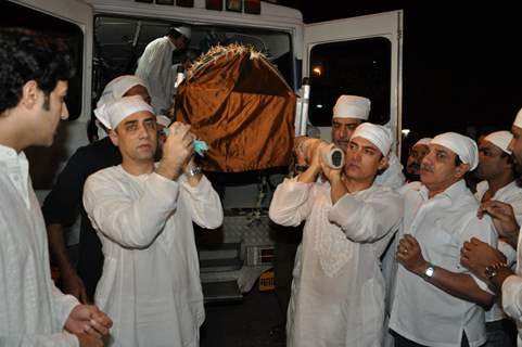 Aamir Khan father funeral pic