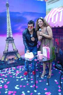 TV Actors-Couple Bhaktiyar Irani and Tanaaz Irani pose for the photographers during the launch of Pond''s Special Valentine''s Day Packs in Mumbai on Friday,05 February 2010