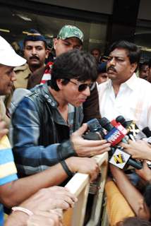 Shah Rukh Khan arrive back in Mumbai