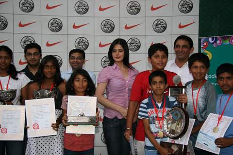 Zarine Khan at tennis academy event at Xaviers