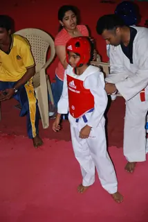 SRK with kids Aryan and Suhana at Maharastra State open Taekwondo competition at Nariman Point