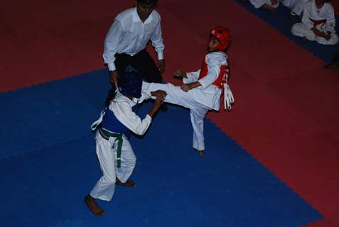 SRK with kids Aryan and Suhana at Maharastra State open Taekwondo competition at Nariman Point