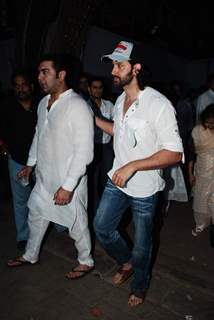 Hrithik and many other Bollywood stars at actorr Sujit Kumar''s prayer meeting at Juhu