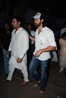 Hrithik and many other Bollywood stars at actorr Sujit Kumar''s prayer meeting at Juhu