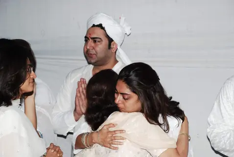 Hrithik and many other Bollywood stars at actorr Sujit Kumar''s prayer meeting at Juhu