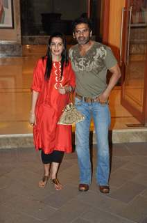 Sunil Shetty with wife at Sanjay Dutt Wedding Anniversary bash at Bandra home