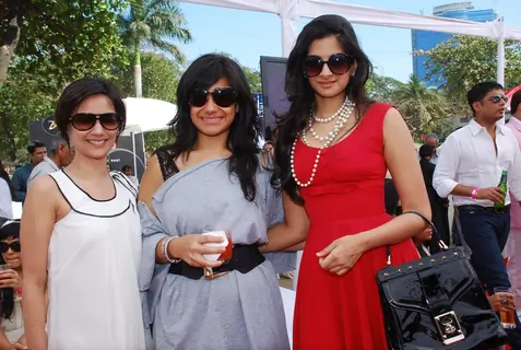 Rhea Kapoor (Sonam''s sis) at Elle Race at Mahalaxmi Race Course