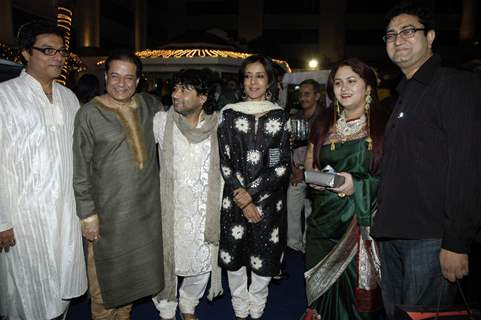 Singer Kailash Kher with his wife celebrating their wedding anniversary bash at Sun N Sand