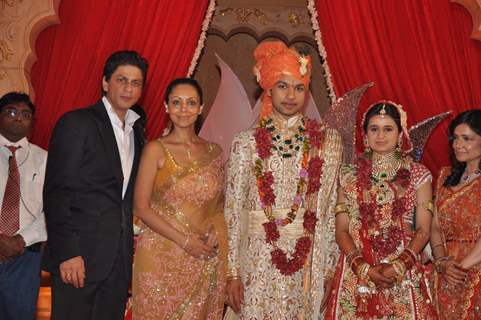 Shah Rukh Khan, Gauri, Juhi, Hema, Abhishek at Saurabh Dhoot and Radhika Singal''s wedding