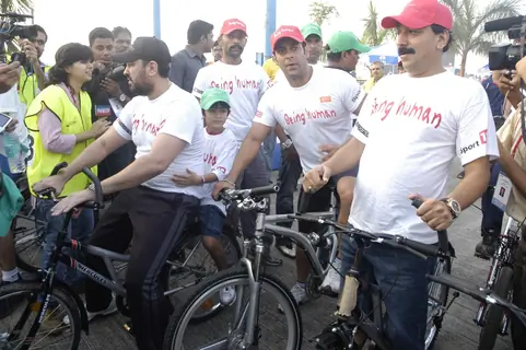 Salman at Cyclothon at Bandra