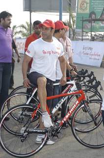 Salman at Cyclothon at Bandra