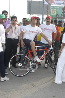 Salman at Cyclothon at Bandra