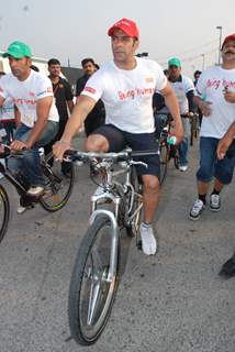 Salman at Cyclothon at Bandra