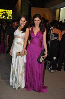 Pooja Chopra and Simran Kaur Mundi at filmfare red carpet