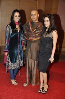 Ambani''s Big pictures bash at Grand Hyatt