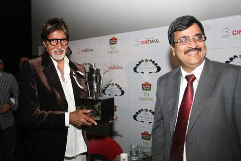 Amitabh Bachchan recieves Taj Tareef Award at Cinemax Mumbai