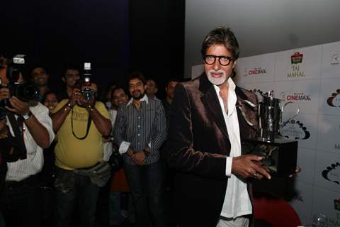 Amitabh Bachchan recieves Taj Tareef Award at Cinemax Mumbai