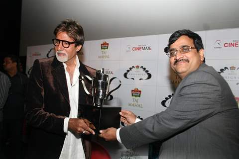 Amitabh Bachchan recieves Taj Tareef Award at Cinemax Mumbai