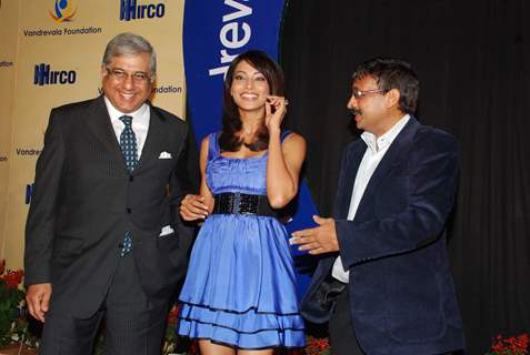 Bipasha Basu unveils Vandrevala Foundation Race Trophy at Mahalaxmi Race Course