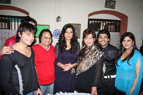 Helen and Zeenat Aman on the Sets of Film &quot;Dunno Y Na Jaane Kyun&quot; at Andheri