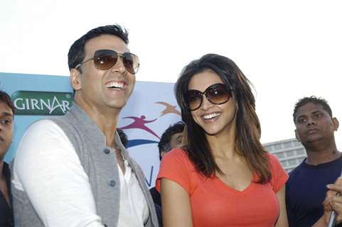 Akshay Kumar and Deepika Padukone at Lavassa car race for women, Bandra