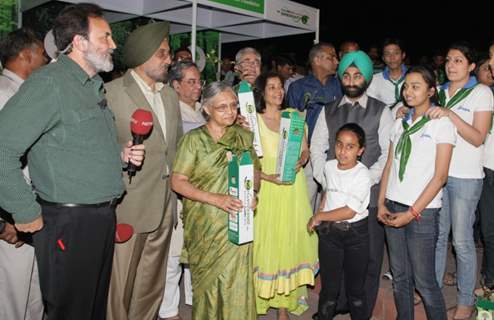 Delhi Chief Minister Sheila Dikshit and Dr Prannoy Roy Chairman NDTV at the launch of &quot;Green Mela&quot; at Central Park, Connaught Place in New Delhi on Sarurday