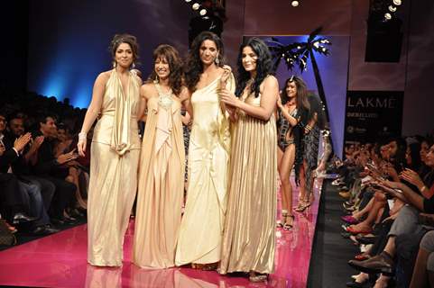 Models walks on the ramp for designer Malini Ramani at Lakme Fashion Week 2010