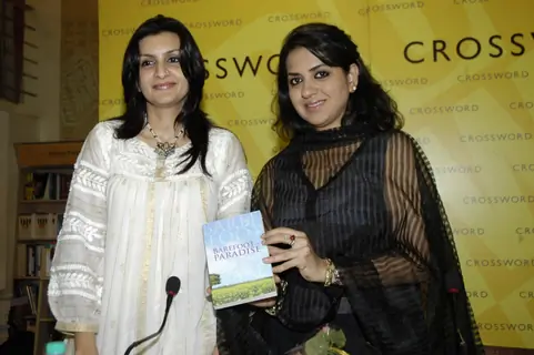 Soorina Arora''s book launch at Cross Word