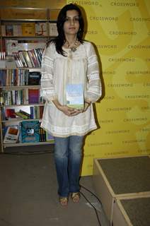 Soorina Arora''s book launch at Cross Word