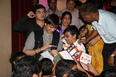 Vivek Oberoi at Vallabdas Dagra Indian Society children event, Bandra