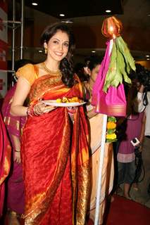 Isha Koppikar celebrates ''Gudipadwa'' at Big Fm studios, Andheri