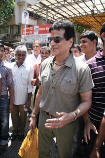 Celebrities at seeks blessing at Siddhivinayak for his Film City of Gold at Dadar