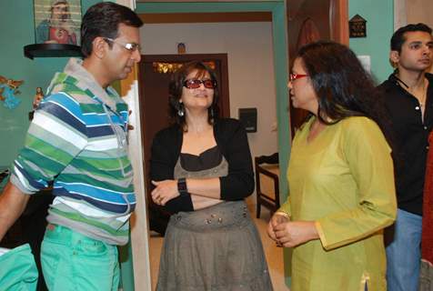 Guest at Smita Thackeray''s Film Mahurat Society at Four Bungalows